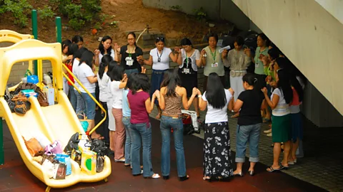 rungtip chatadee/Alamy Across the city, friends from the same region tend to stick together as a means of forming community (Credit: rungtip chatadee/Alamy)