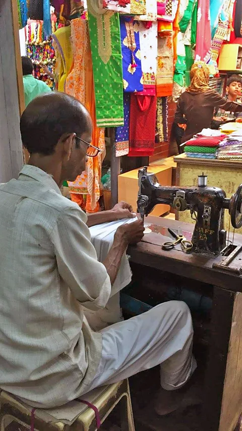 Catherine Baker The chikan industry is an example of the economic reliance and trust between Hindus and Muslims in Lucknow (Credit: Catherine Baker)