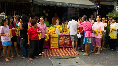 Eye Ubiquitous/Alamy Thais live in a group-orientated culture (Credit: Eye Ubiquitous/Alamy)