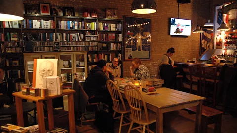 Elle Metz A group of friends plays a board game on a Friday night at Kibbitznest (Credit: Elle Metz)