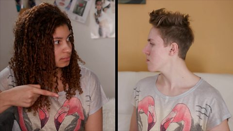 Two young, German bloggers use conjunctions to discuss the various things that they hate.