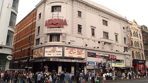 Alamy Crowds gather outside of the now-demolished Astoria Theatre for a Rolling Stones concert in 2003 (Credit: Alamy)
