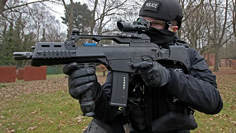 Chris Baraniuk As part of the scenario training, role-playing instructors fire blanks from firearms to simulate a possible emergency situation (Credit: Chris Baraniuk)