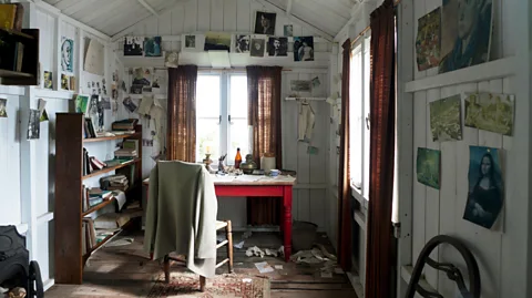 Alamy Dylan Thomas’s writing shed, or as he called it, “my word-splashed hut” (Credit: Alamy)