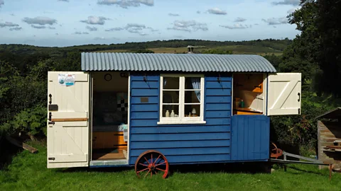 Alamy Blue shed with a view in Britain (Credit: Alamy)