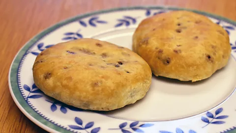 Amanda Ruggeri It’s difficult to make delicious Eccles cakes with machinery alone (Credit: Amanda Ruggeri)