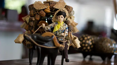 Clifton Galasinao/Alamy As a gesture of goodwill, tourists take home Filipino trinkets like small wood carvings (Credit: Clifton Galasinao/Alamy)