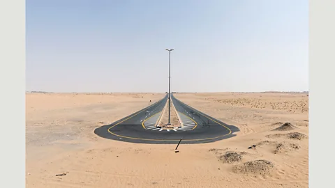 Nick Hannes A desert road in Dubai, 20 September 2016 (Credit: Nick Hannes)