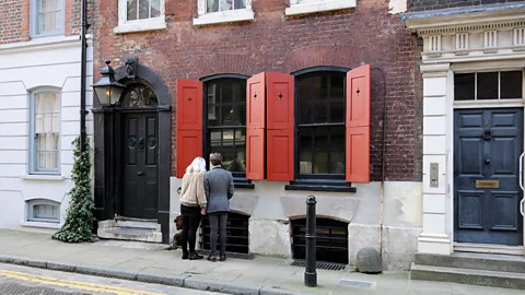 Alamy Huguenots built houses across Spitalfields – many of which you still can see, including this one at 18 Folgate Street (Credit: Alamy)