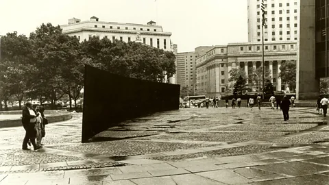 Alamy Richard Serra, Tilted Arc, 1981 (Credit: Alamy)