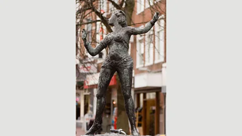 Alamy This statue of Mata Hari stands in Leeuwarden today – she’s become a symbol of female empowerment and agency for many (Credit: Alamy)