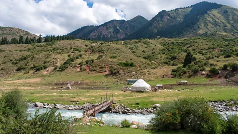 Amanda Ruggeri A yurt on the jailoo (Credit: Amanda Ruggeri)