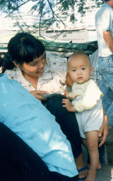 A Chinese woman with a young child. Image by morguefile.com user npclark2k