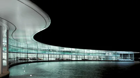 The gleaming, interconnected buildings of the McLaren Centre in Surrey, UK, have been designed with a forward-looking, elegant approach