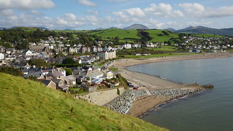 View of the Eastern Beach and sea defenses at Criccieth. The town and countryside can be seen in the background.