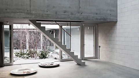 6a architects Light, concrete and courtyards (Credit: 6a architects)
