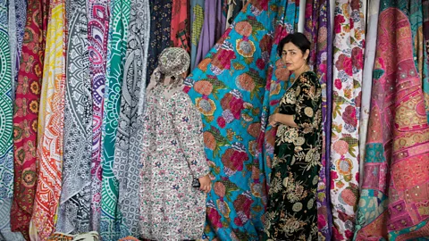 Amanda Ruggeri Tajik woman at a market (Credit: Amanda Ruggeri)