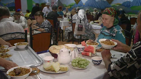 Amanda Ruggeri Elderly people eat oshi palav at a nursing home in Tajikistan (Credit: Amanda Ruggeri)