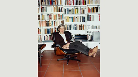 Frederike Helwig Anneliese, born in 1938: “Then I can hear it: above, in this bright blue sky, the bombers, silvery, in formation, really high up, deafeningly loud”