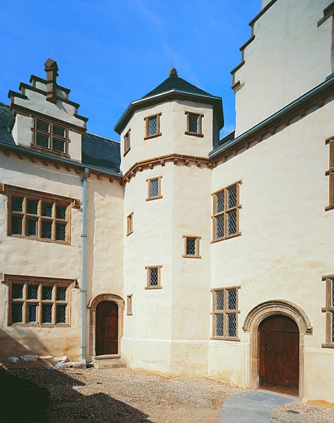 Photograph of the Elizabethan-style façade of Plas Mawr townhouse, Conwy