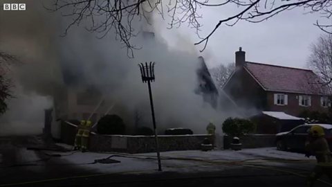 Blackbirds Inn: 'Major' fire at Woodditton pub - BBC News