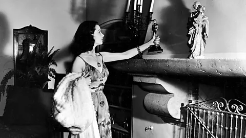 Getty Vivien Leigh places the best actress award she won for Gone With the Wind on her mantelpiece – her later Oscar for A Streetcar Named Desire was stolen (Credit: Getty)