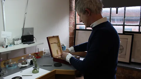 Chris Baraniuk Inside the Struthers' studio, which is relatively hidden from its surroundings outside (Credit: Chris Baraniuk)