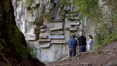 Simon Baxter Philippines, hanging coffins, Igorot