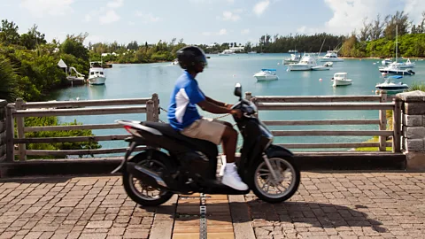 Intersection Photos/Alamy Somerset Bridge’s 56cm gap is just large enough to accommodate the mast of a sailboat (Credit: Intersection Photos/Alamy)