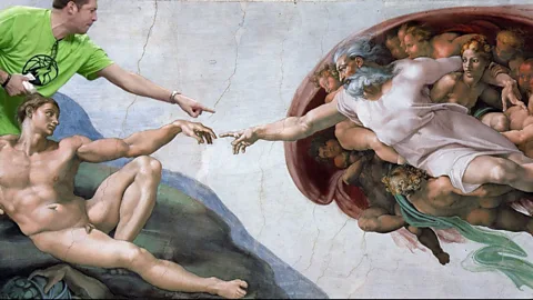 @bluntforcellama/Twitter Twitter user @bluntforcellama transposed the man pointing in Gonzalez’s photo onto Michelangelo’s The Creation of Adam (1508-1512) (Credit: @bluntforcellama/Twitter)