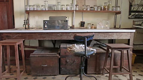 Rachel Nuwer A bench and equipment in the Central Laboratory (Credit: Rachel Nuwer)