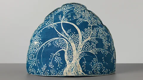 Gemeentemuseum Den Haag Bertha Blake’s 1910 batiked silk tea cosy is typical of the ‘authentic’ style of the period (Credit: Gemeentemuseum Den Haag)