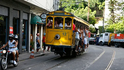 Y.Levy/Alamy Despite meaning ‘I’m arriving’, ‘estou chegando’ simply means that someone plans to turn up at some point (Credit: Y.Levy/Alamy)