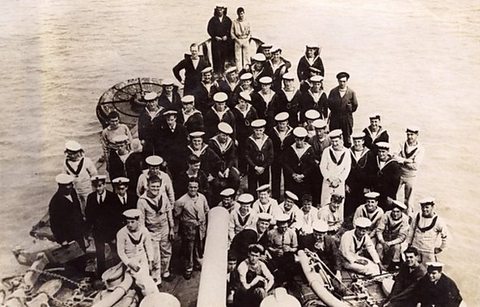 Crew of HMS Swift, a British high speed ship, on deck during World War One