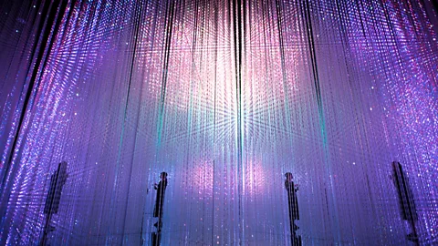 Mori Building Digital Art Museum/teamLab Borderless, 2018, Odaiba, Tokyo Wander through the Crystal World (Credit: Mori Building Digital Art Museum/teamLab Borderless, 2018, Odaiba, Tokyo)