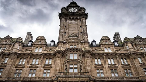 Francesco Dazzi/Alamy The clock atop The Balmoral Hotel in Edinburgh, Scotland, is almost always three minutes fast (Credit: Francesco Dazzi/Alamy)