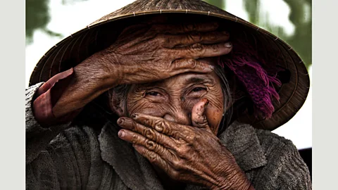 Réhahn In 2011, Réhahn met the 74-year-old Mrs Bui Thi Xong, a sampan boat owner in Hoi An: her instinctive pose inspired his Hidden Smile series (Credit: Réhahn)
