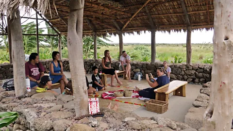 University of Hawaii – West Oahu/Flickr In traditional hoʻoponopono, one person’s issue becomes the entire group’s (Credit: University of Hawaii – West Oahu/Flickr)