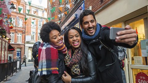 3 tourists at Temple Bar in Dublin, Ireland