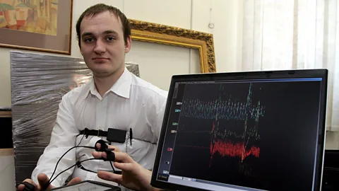 Getty Images A polygraph in Moscow in 2007, when Russian human rights activists opposed a bill that would've allowed companies to submit employees to polygraph tests (Credit: Getty Images)