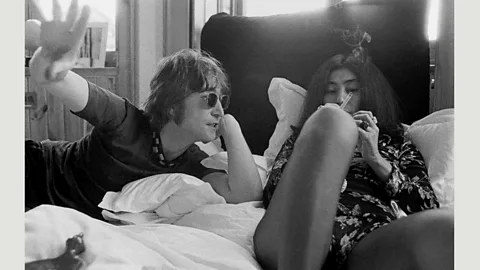 Photo by Kieron Murphy/Copyright Yoko Ono Lennon John and Yoko in the master bedroom at Tittinghurst Park, 17 July 1971 (Credit: Photo by Kieron Murphy/Copyright Yoko Ono Lennon)
