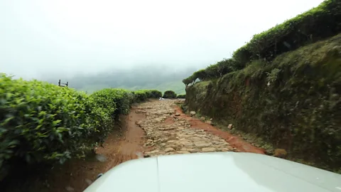 Mayank Soni The journey to Kolukkumalai is a difficult one (Credit: Mayank Soni)