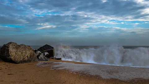 Alamy Kerala's beautiful beaches hold 16% of India's thorium reserves, a major potential power source - if only scientists can find the right way to exploit it (Credit: Alamy)