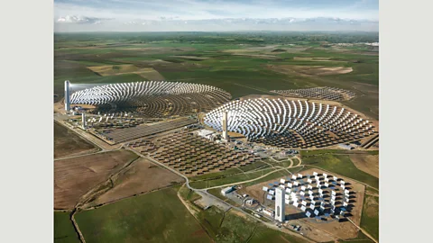 Edward Burtynsky, courtesy Flowers Gallery, London/Metivier Gallery, Toronto PS10 Solar Power Plant Seville, Spain, 2013 (Credit: Edward Burtynsky, courtesy Flowers Gallery, London/Metivier Gallery, Toronto)