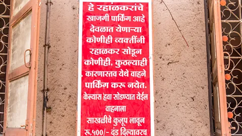 Rathina Sankari Pune’s signs are the vestiges of the Punekar Brahmins’ past authoritative conduct (Credit: Rathina Sankari)