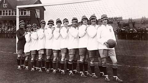 What impact did WW1 have on women's football? - BBC Bitesize