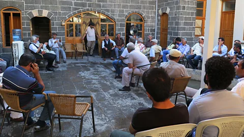 Terry Richardson of Diyarbakır’s Kurdish community gather at Mala Dengbêjan to listen to the dengbêj singers’ kilams, or songs (Credit: Terry Richardson)