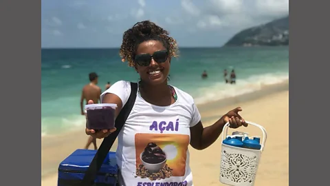 Ian Walker Vanessa Esplendorosa is known for the clever rhymes she sings while selling frozen açaí on Rio de Janeiro’s Ipanema Beach (Credit: Ian Walker)
