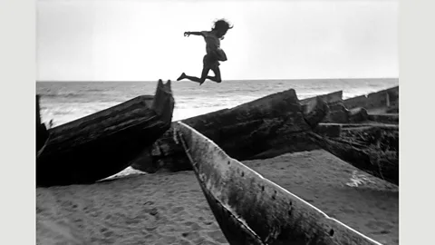 Martine Franck / Magnum Photo Franck discovered her talent during an early trip around India and Tibet – here is a photograph of a beach in Puri, India in 1980
(Credit: Martine Franck / Magnum Photo)