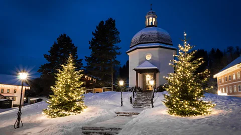 TVB Oberndorf, Stille Nacht Kapelle Every Christmas Eve, hundreds of people gather at the Silent Night Chapel in Obendorf, Austria, to sing Silent Night (Credit: TVB Oberndorf, Stille Nacht Kapelle)